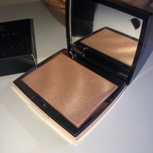Anastasia Beverly Hills Amrezy Highlighter